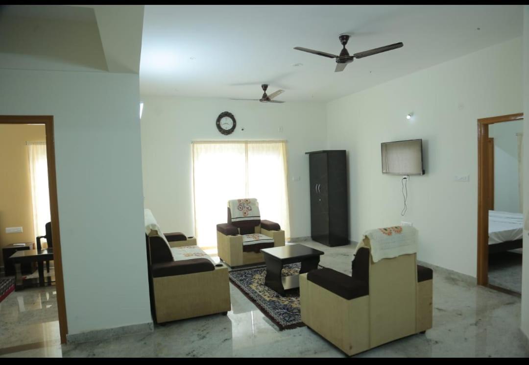 S V Home Stay Tirupati Exterior foto